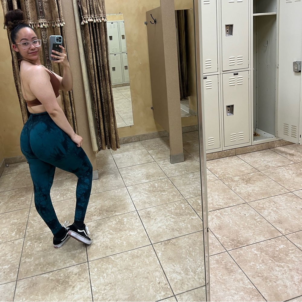 Hello, I’m Carmen and I’m a ISSA certified personal trainer and Nutritionist.